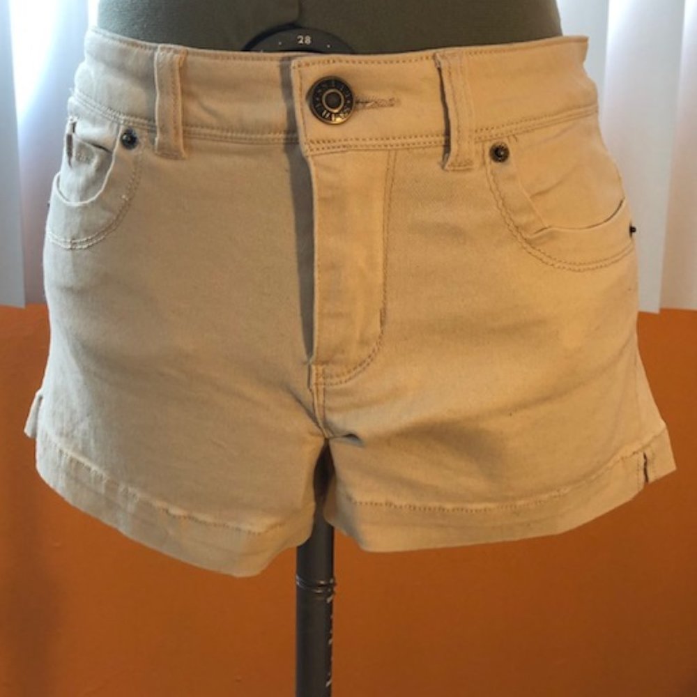 Guess beige shorts